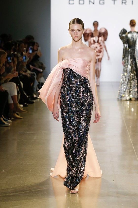 Xem BST âCuá»c dạo chÆ¡i cá»§a những vì saoâ cá»§a Công Trà tại New York Fashion Week 2019 ảnh 9