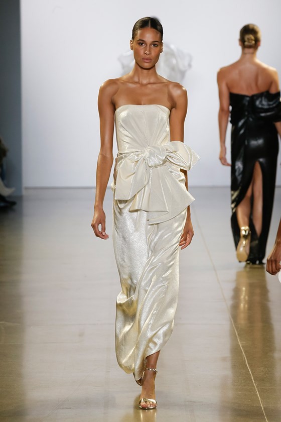 Xem BST âCuá»c dạo chÆ¡i cá»§a những vì saoâ cá»§a Công Trà tại New York Fashion Week 2019 ảnh 12