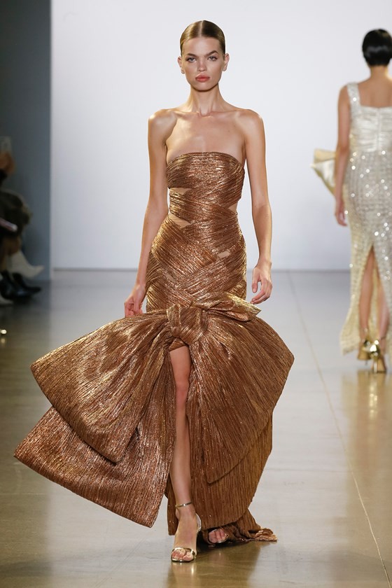 Xem BST âCuá»c dạo chÆ¡i cá»§a những vì saoâ cá»§a Công Trà tại New York Fashion Week 2019 ảnh 15