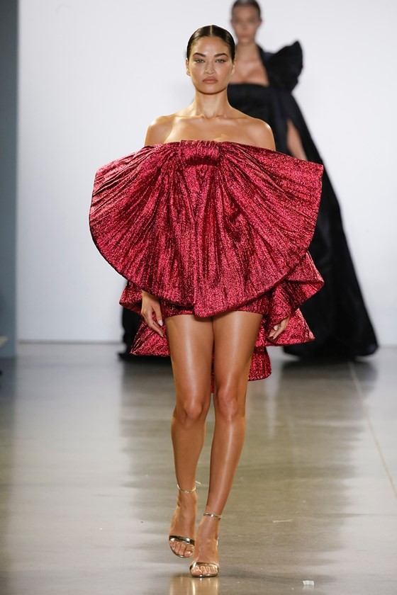 Xem BST âCuá»c dạo chÆ¡i cá»§a những vì saoâ cá»§a Công Trà tại New York Fashion Week 2019 ảnh 16