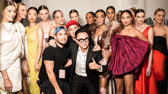 Xem BST âCuá»c dạo chÆ¡i cá»§a những vì saoâ cá»§a Công Trà tại New York Fashion Week 2019 ảnh 35