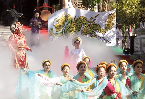 Beauty of Hue’s spring festive season ảnh 2 Nét Äẹp lá»
há»i Äầu Xuân Huế ảnh 2