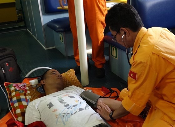 Filipino sailor severely injured at sea rescued ảnh 2 Filipino sailor severely injured at sea rescued ảnh 2
