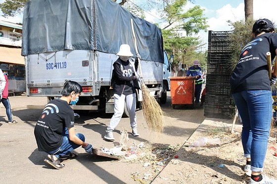 Joining “Environmental Ambassadors” program in response to Earth Hour campaign ảnh 4 Joining “Environmental Ambassadors” program in response to Earth Hour campaign ảnh 4