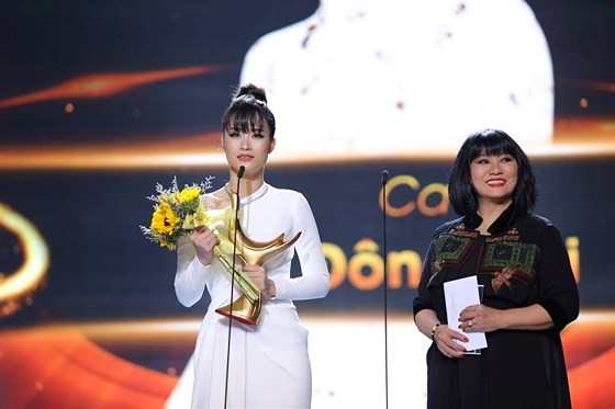 “Bua Yeu” honored with two big awards ảnh 2 “Bua Yeu” honored with two big awards ảnh 2