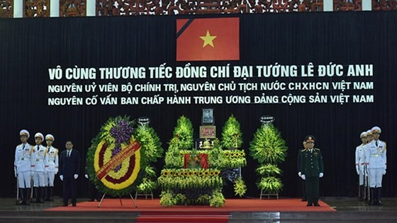 Memorial service of State funeral for former President General Le Duc Anh ảnh 11