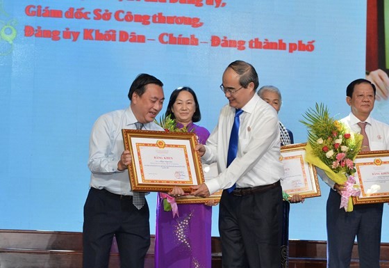 HCMC honors 392 outstanding individuals, teams ảnh 1 HCMC honors 392 outstanding individuals, teams ảnh 1