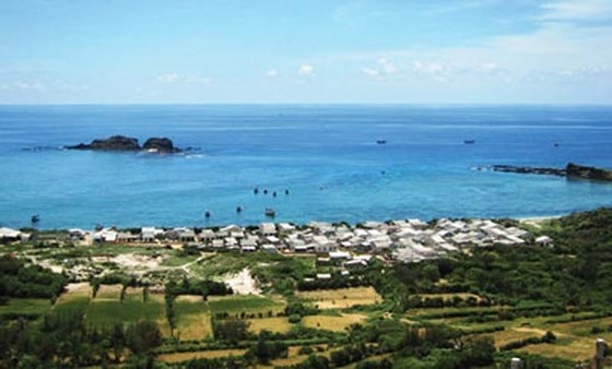 Trieu Duong bay in Phu Quy island