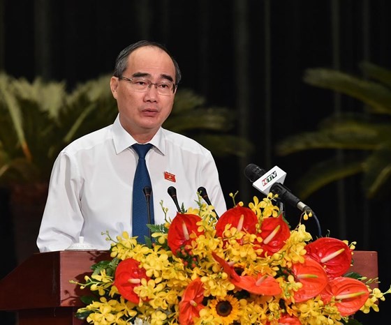 Politburo member and Secretary of the Ho Chi Minh City Party Committee, Nguyen Thien Nhan speaks at the meeting. (Photo: SGGP)