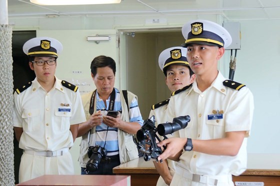 Japanese coastguard vessel makes 4th visit to Da Nang city ảnh 5