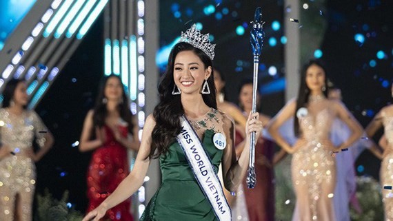 Luong Thuy Linh crowns Miss World Vietnam 2019