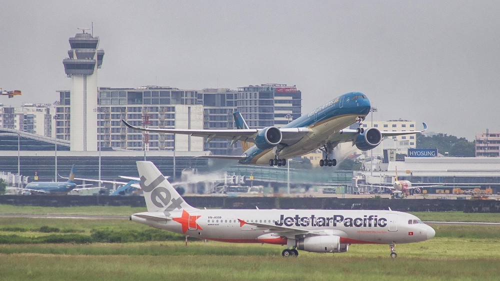 Local carriers cancel flights due to Hong Kong airport strike