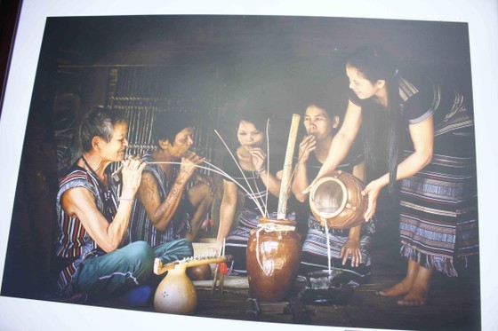 Art exhibition on Tra Bong district, western Quang Ngai opens ảnh 2 Art exhibition on Tra Bong district, western Quang Ngai opens ảnh 2