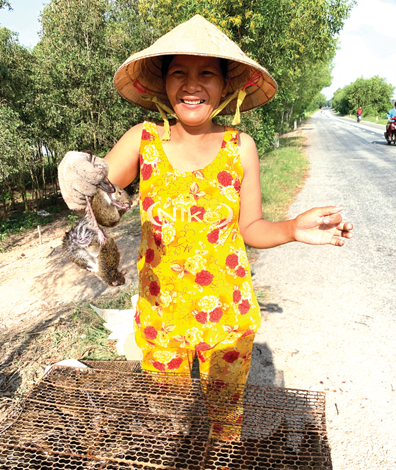 Mekong Delta’s locals earn living in flooding season ảnh 2