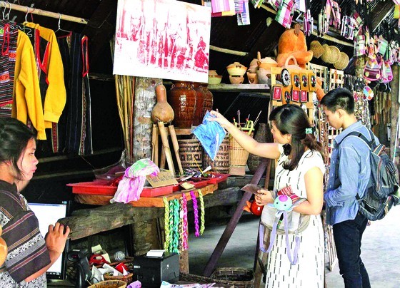 Enjoying tourist products of K’Ho ethnic minority people in Lam Dong province ảnh 1