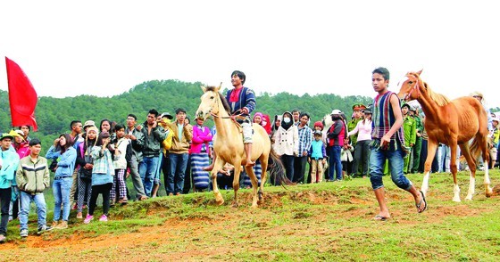 Enjoying tourist products of K’Ho ethnic minority people in Lam Dong province ảnh 2