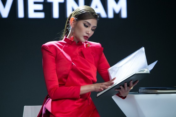 Model Vo Hoang Yen