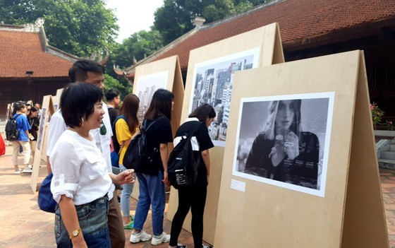 Visitors have a chance to explore the past and present of Seoul over the last 40 years. (Photo: Sggp)