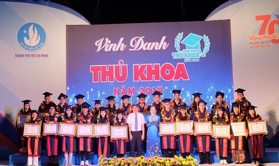 At the award ceremony (Photo: Sggp)