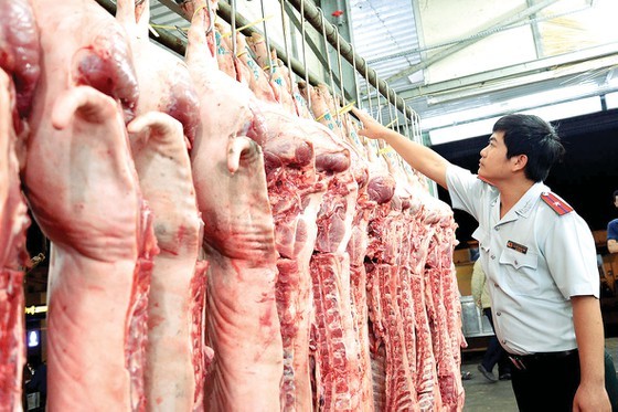 HCMC inundated with Tet products ảnh 6