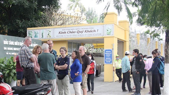 Tourists visit Da Nang Museum of Cham Sculpture. (Photo: SGGP)