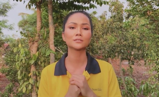 Vietnamese artists send heartfelt thanks to frontline soldiers against COVID-19 ảnh 3 Vietnamese artists send heartfelt thanks to frontline soldiers against COVID-19 ảnh 3