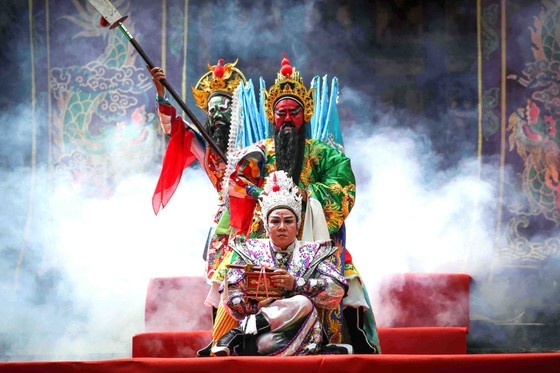 A scene in the play, "Chau Tan da Thanh Long Dao"