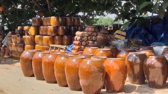 Pottery products in the street