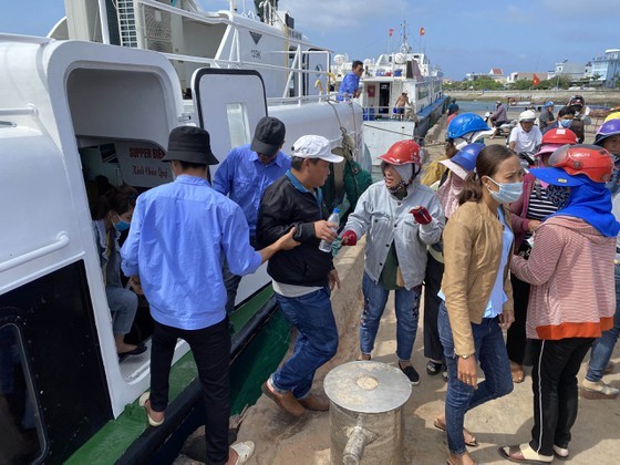 Travelers visit Ly Son Island before the pandemic outbreak.