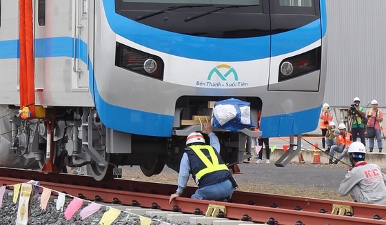 Metro coaches placed on tracks ảnh 8 Metro coaches placed on tracks ảnh 8