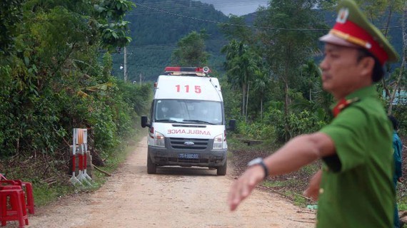 Rescuers find all 13 bodies in deadly landslide ảnh 1