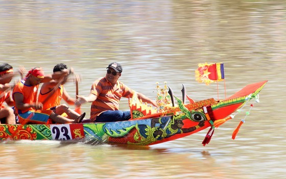 Ngo boat race in the festival