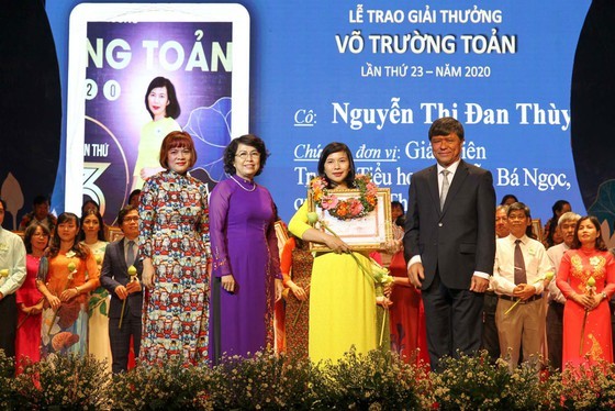 50 outstanding teachers honored with 23rd Vo Truong Toan Awards ảnh 4