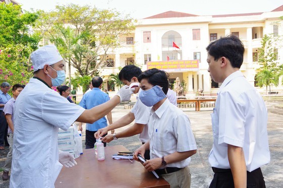 Quang Nam tightens control over people returning from HCMC