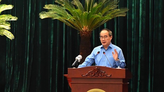 Head of Ho Chi Minh City Delegation of National Assembly Deputies, Nguyen Thien Nhan speaks at the meeting. (Photo: SGGP)