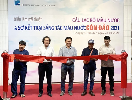 Painting exhibition of sacred land of Con Dao presented in HCMC ảnh 13 Painting exhibition of sacred land of Con Dao presented in HCMC ảnh 13
