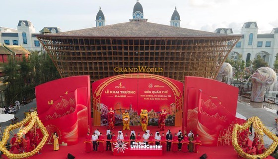 Vietnam’s first-ever “sleepless city” opens ảnh 2 Vietnam’s first-ever “sleepless city” opens ảnh 2