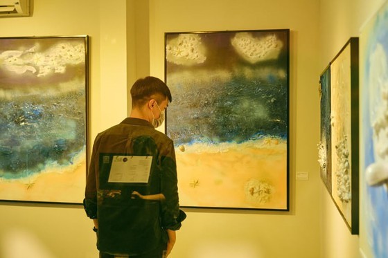 Actor’s art exhibition honors sustainable life, helps fight against virus ảnh 4 Actor’s art exhibition honors sustainable life, helps fight against virus ảnh 4