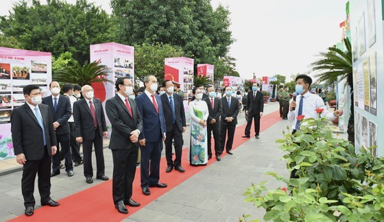 HCMC leaders remember President Ho Chi Minh's national salvation journey ảnh 3 HCMC leaders remember President Ho Chi Minh's national salvation journey ảnh 3