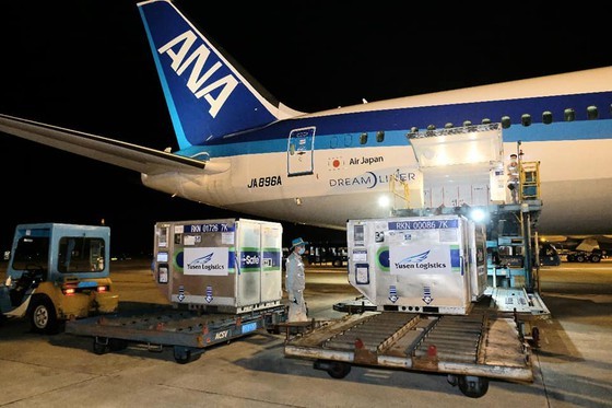 Shipment of AstraZeneca vaccines donated by Japan arrives in HCMC ảnh 2 Shipment of AstraZeneca vaccines donated by Japan arrives in HCMC ảnh 2