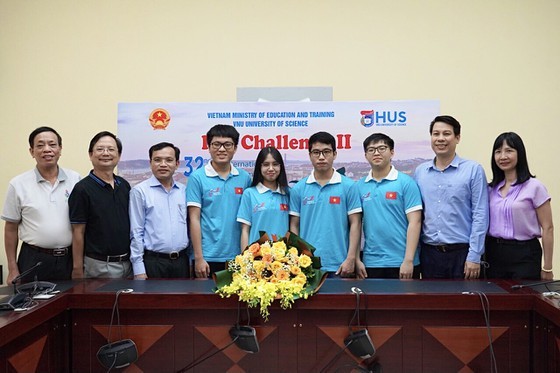 Ministry honors students with best academic performance at int’l Olympiads ảnh 2 Ministry honors students with best academic performance at int’l Olympiads ảnh 2