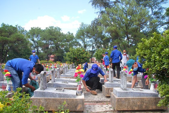 Quang Tri hosts annual memorial tribute ceremonies to fallen soldiers ảnh 1
