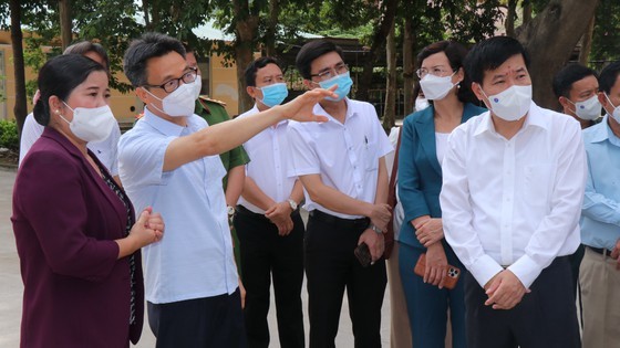 Deputy PM inspects treatment of Covid-19 patients in Binh Phuoc’s field hospital ảnh 1 Deputy PM inspects treatment of Covid-19 patients in Binh Phuoc’s field hospital ảnh 1