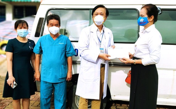 HCMC’s writers participate in the fight against pandemic ảnh 1 HCMC’s writers participate in the fight against pandemic ảnh 1