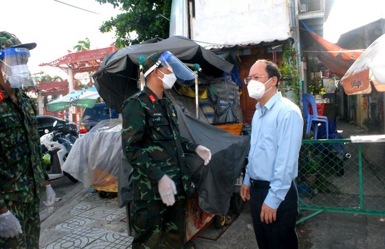 Wards’ leaders take responsibility for inadequate supply of food to local people ảnh 4 Wards’ leaders take responsibility for inadequate supply of food to local people ảnh 4