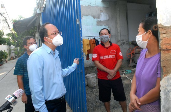 Wards’ leaders take responsibility for inadequate supply of food to local people ảnh 1 Wards’ leaders take responsibility for inadequate supply of food to local people ảnh 1