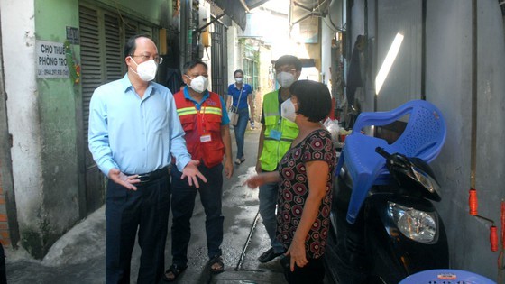 Wards’ leaders take responsibility for inadequate supply of food to local people ảnh 2 Wards’ leaders take responsibility for inadequate supply of food to local people ảnh 2