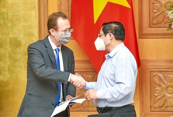 Vietnam acts decisively to implement vaccine strategy: PM ảnh 1 Vietnam acts decisively to implement vaccine strategy: PM ảnh 1