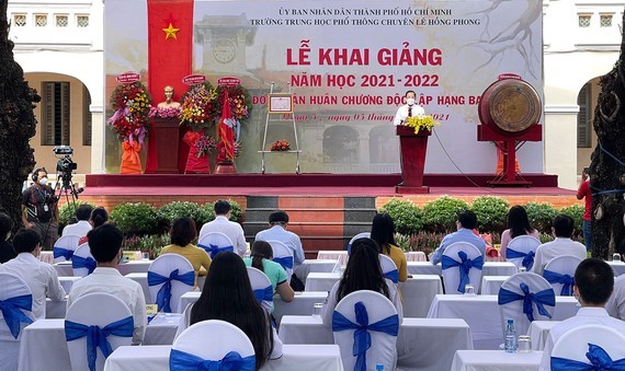 New academic year in distance learning begins across country amid pandemic ảnh 1 New academic year in distance learning begins across country amid pandemic ảnh 1