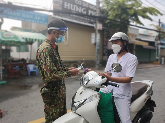 HCMC to extend travel pass in case of continuing social distancing ảnh 1